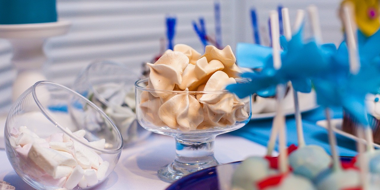 Słodki stół na weselu – jak go zrobić samemu