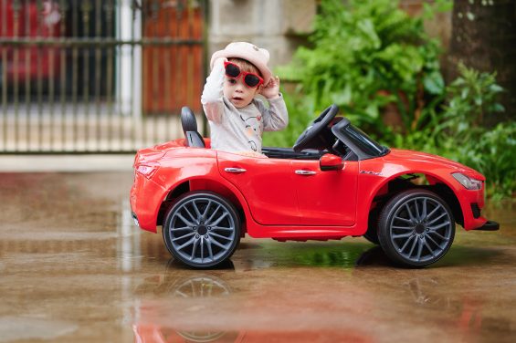 Samochody na akumulator dla dzieci: bezpieczna, nowoczesna i wyjątkowa zabawka